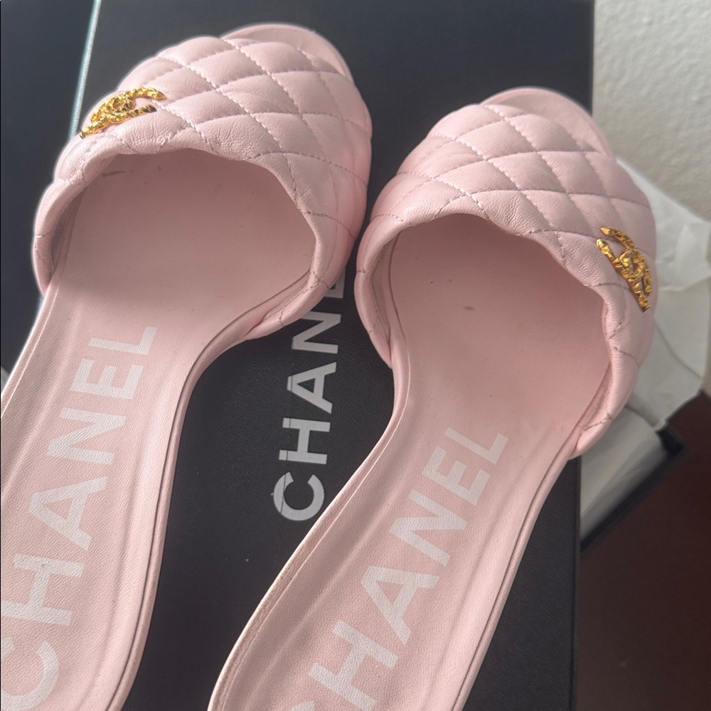 CHANEL CC Diamond Light Pink Quilted Mules Size 38 - Picture 8 of 16